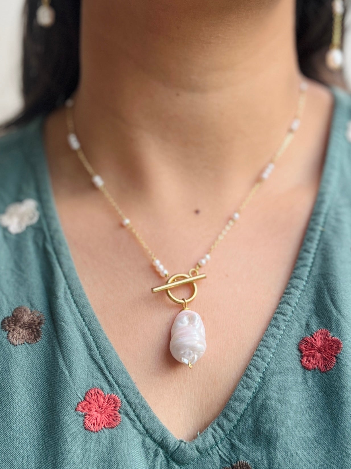Clasp Baroque Pearl Necklace