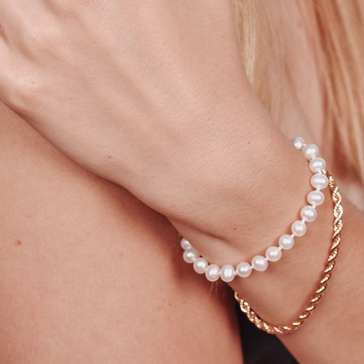 Iconic Freshwater Pearl Jewelry Set (Necklace, Earrings, Bracelet)
