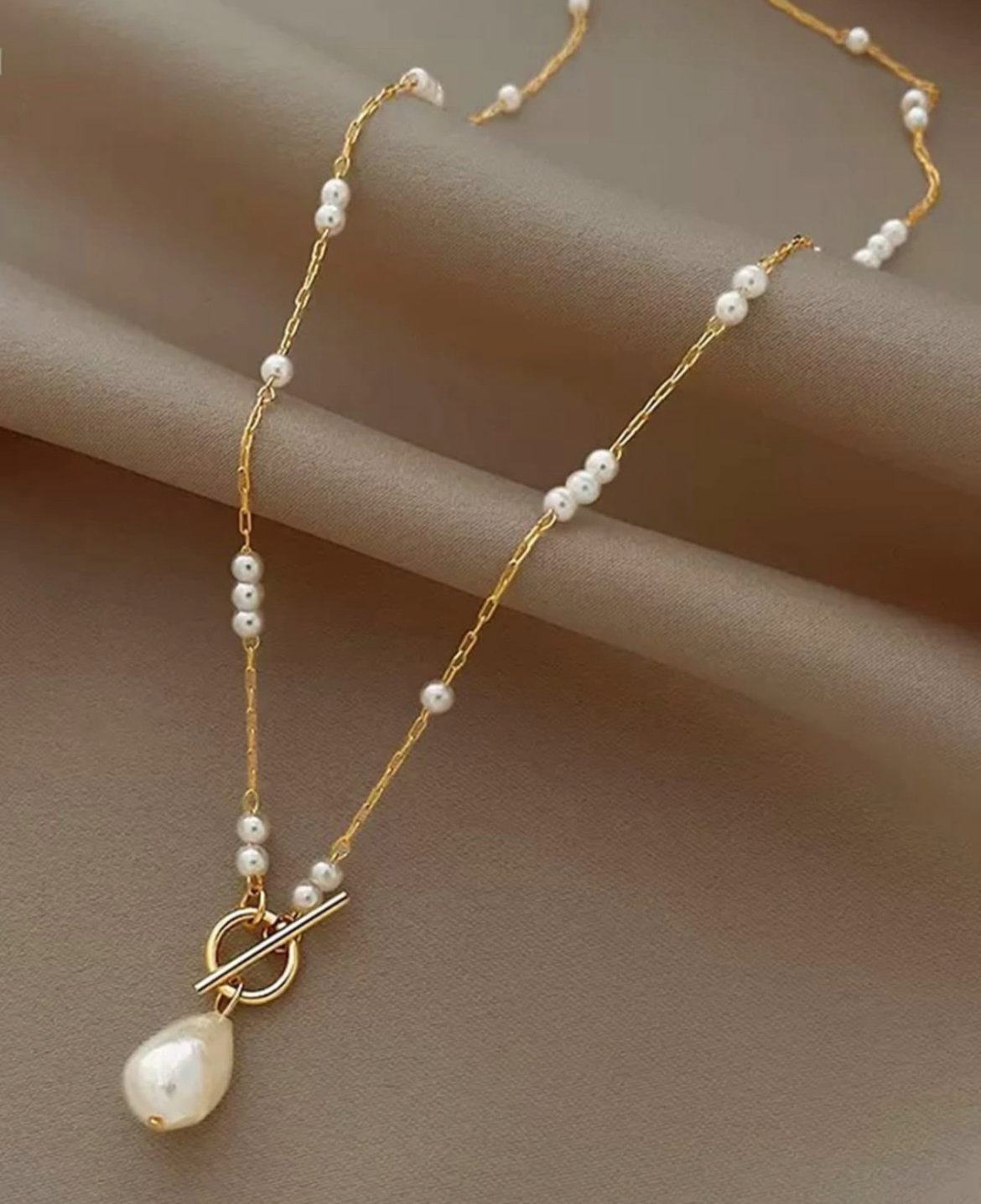 Clasp Baroque Pearl Necklace