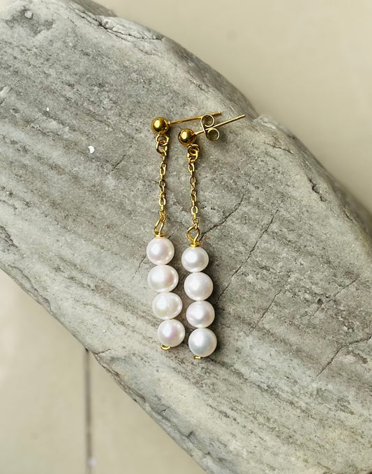 Round pearl long earrings