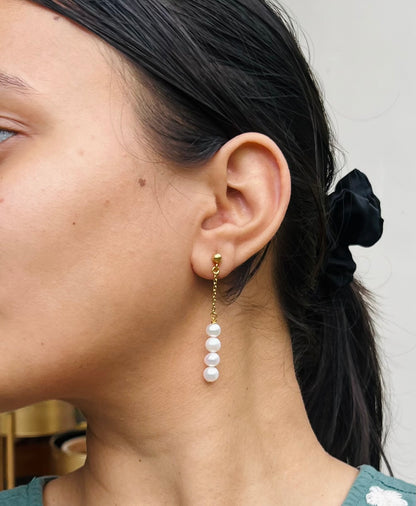 Round pearl long earrings
