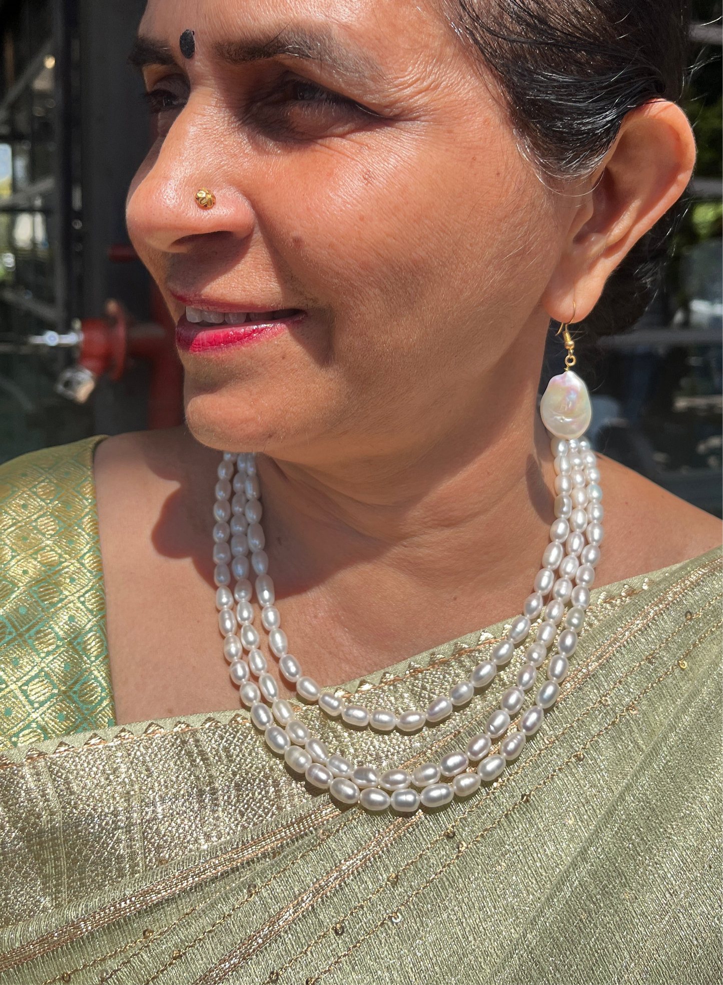 Queen Triple layered oval pearl Necklace