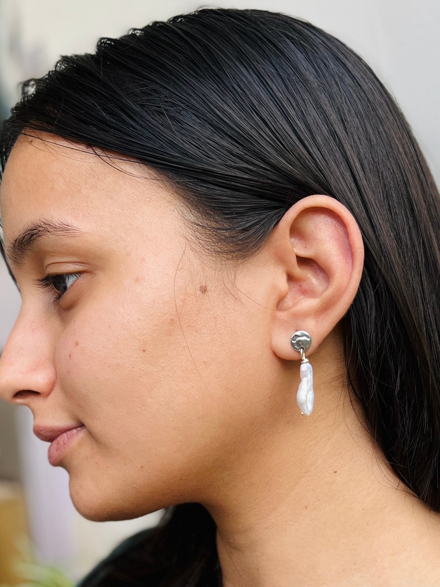 The short Biwa Pearl Earrings