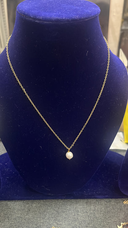 Single Pearl Drop Necklace