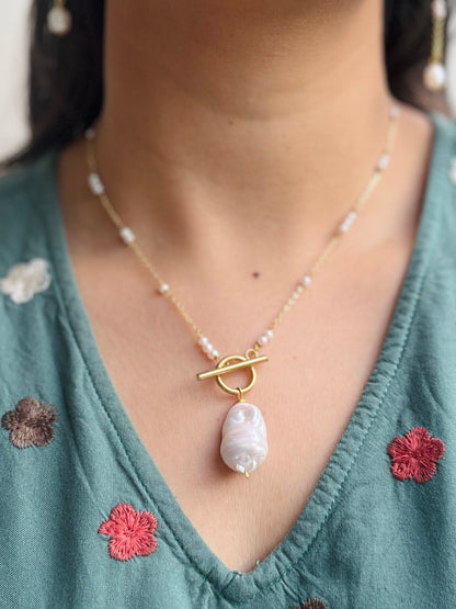 Clasp Baroque Pearl Necklace