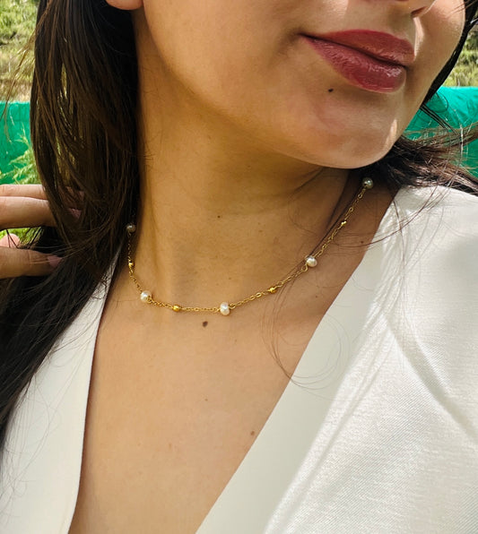 The Golden Thread Pearl Necklace