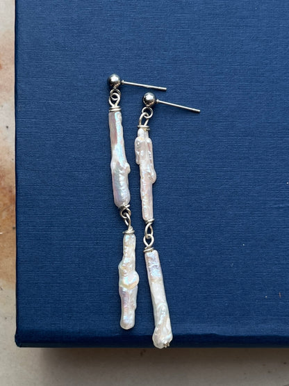 The long Biwa Pearl Earrings