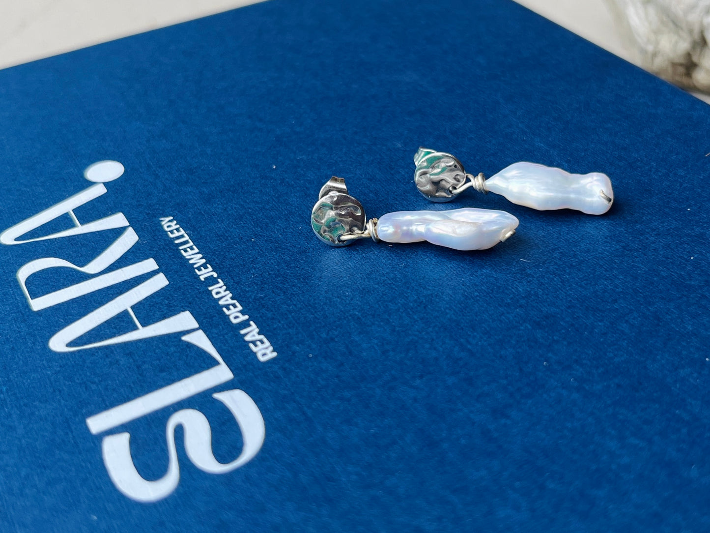 The short Biwa Pearl Earrings