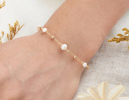 Pearl with Golden Beads jewelry set (Necklace, Bracelet)