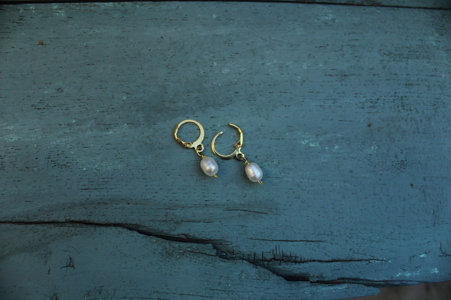 White Oval Pearl loop earring