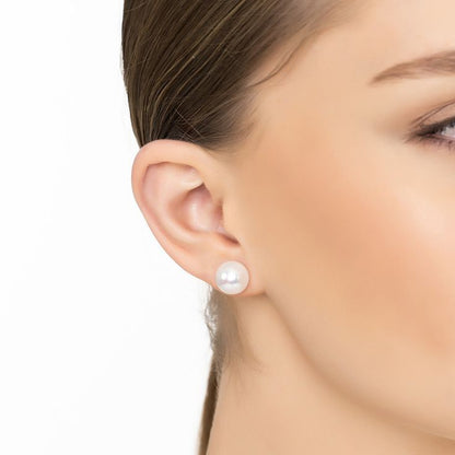 White freshwater pearl stud  earring